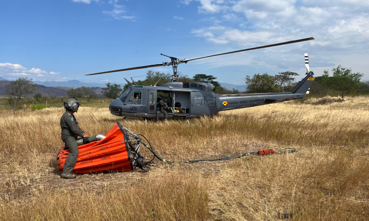 Intensivos esfuerzos en la extinción de incendios forestales en el Huila