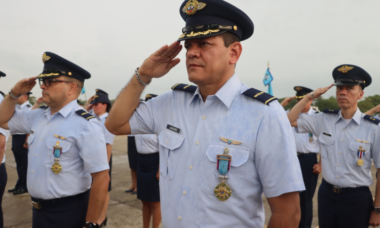 Ceremonia de ascenso de Profesionales Oficiales de Reserva en el Caribe**