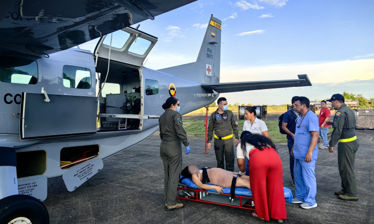 Oportuno traslado a mujer gestante en aeronave de su Fuerza Aérea