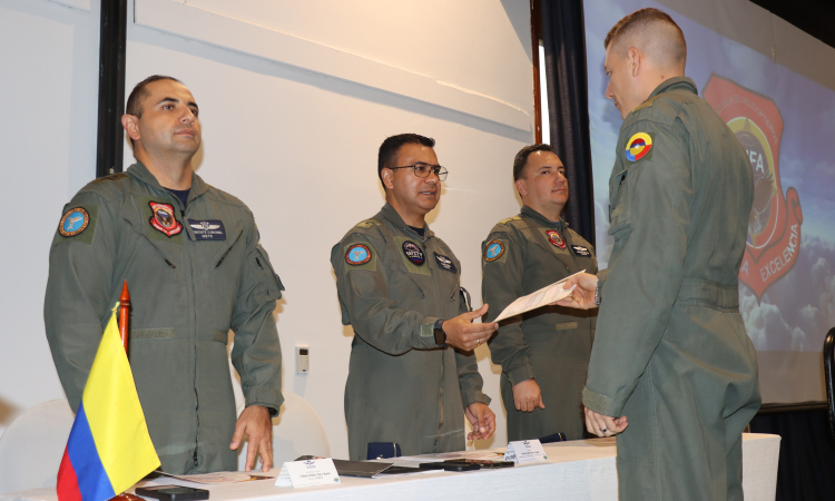 Clausura VII Congreso Internacional: Transición del Entrenamiento al Vuelo por Competencias