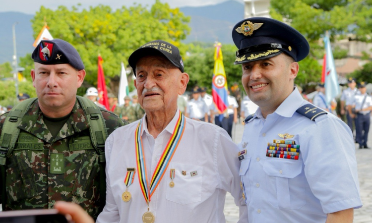 Homenaje a veteranos en Melgar: Fuerzas Militares y autoridades civiles rinden tributo