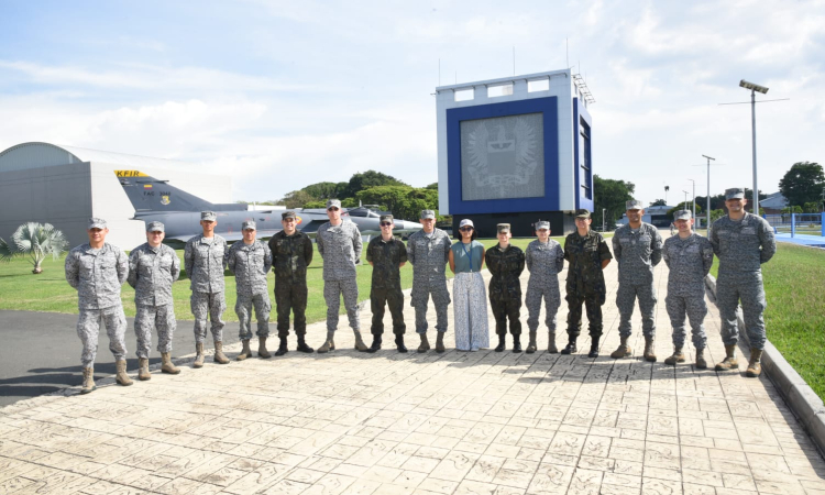 Visita técnica con expertos de la Fuerza Aérea Brasilera en asuntos espaciales