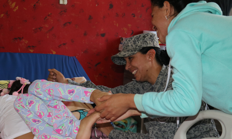 Familia en Bogotá recibe cama Hospitalaria gracias a la Fuerza Aeroespacial Colombiana