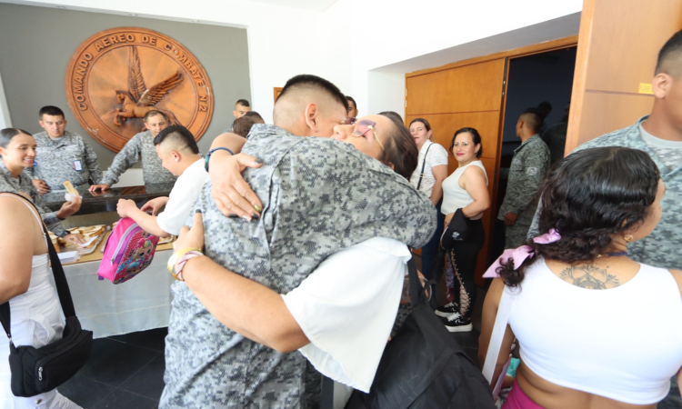 Jóvenes finalizan su servicio militar a los colombianos 