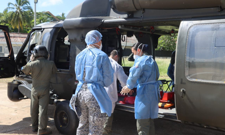 Paciente con síntomas de tuberculosis es trasladado vía aérea en misión humanitaria 