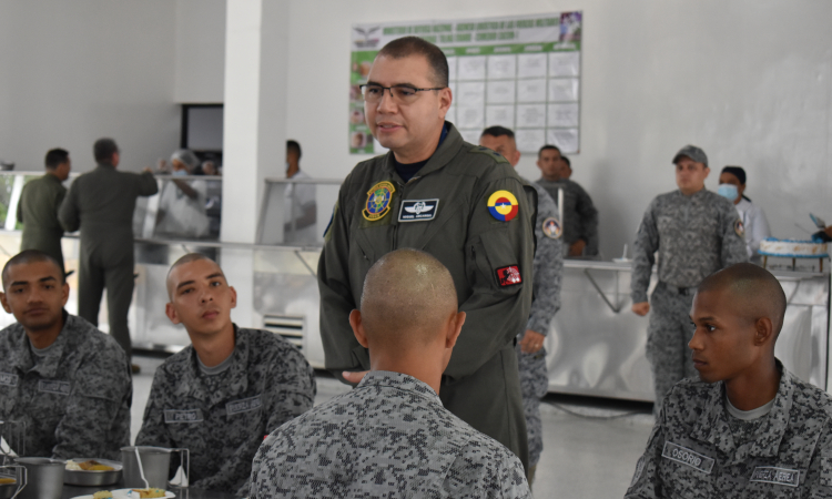 Soldados Profesionales en Puerto Salgar, celebran aniversario 105  de su Fuerza Aeroespacial