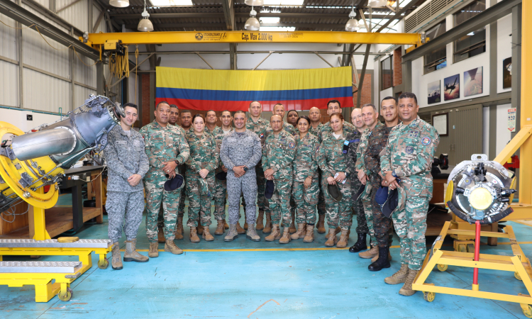 Delegación de Fuerza Aérea de República Dominicana visita al Comando Aéreo de Mantenimiento