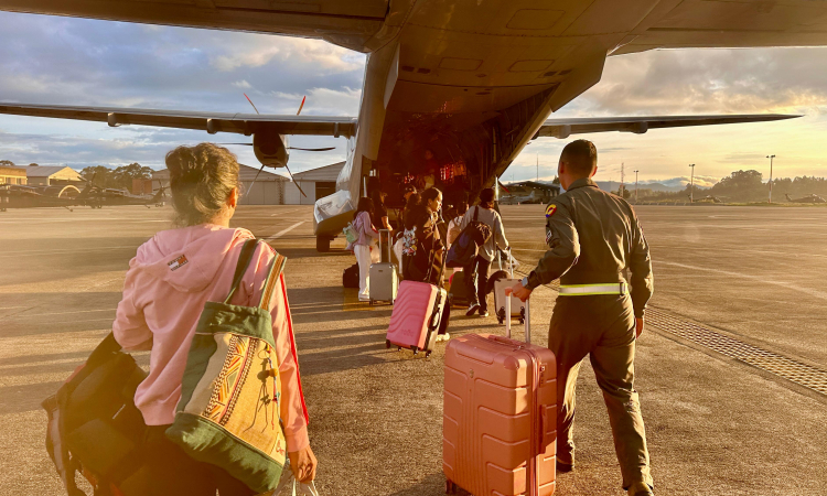 Operación humanitaria: Fuerza Aeroespacial Colombiana traslada a heridos por accidente en Medellín