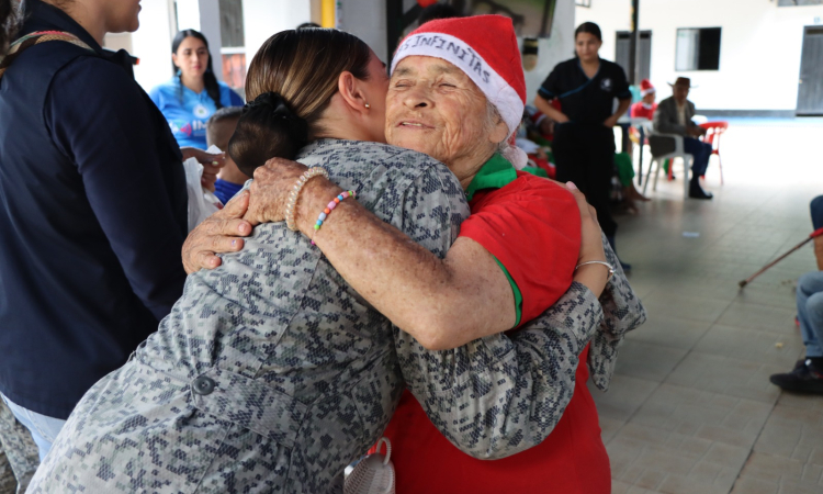 Abuelitos de Villavicencio pasaron una mañana de alegría en vísperas de navidad