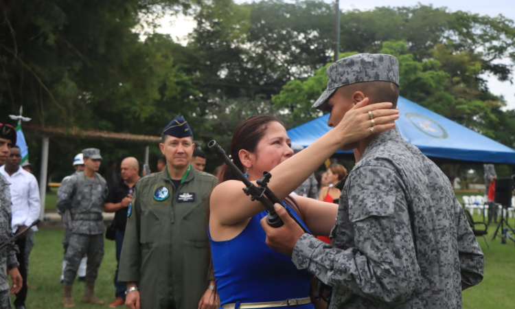 Nuevos jóvenes soldados juraron defender la patria 