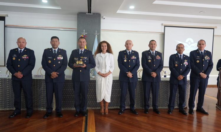 Fuerza Aeroespacial Colombiana recibe reconocimiento de Minciencias por su liderazgo en innovación tecnológica