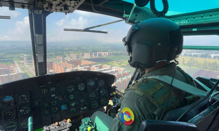 En estas fiestas su Fuerza Aeroespacial custodia la seguridad de los colombianos