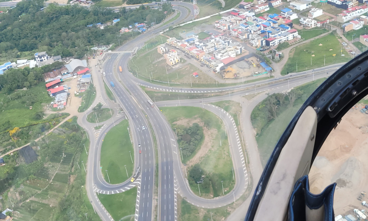 Patrullajes aéreos refuerzan la movilidad segura de viajeros en fin de año
