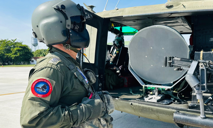 Tripulaciones garantizan desde el aire, seguridad de los viajeros en época navideña