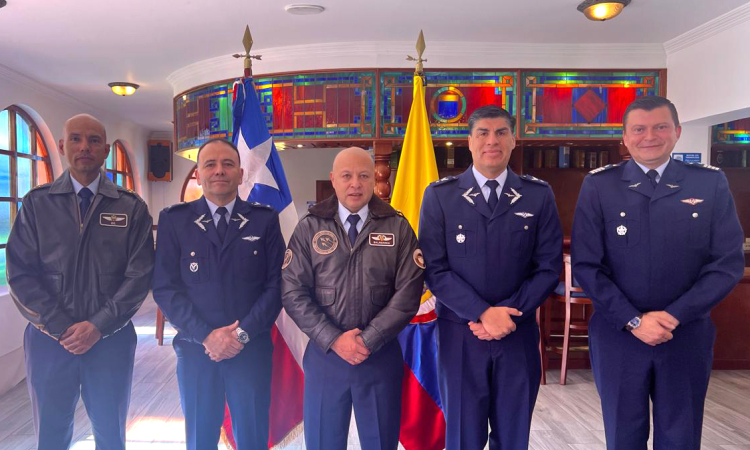 Intercambio de experiencias con la Fuerza Aérea de Chile