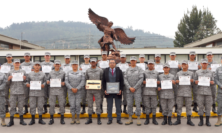 Soldado Profesional de Riohacha obtiene el primer puesto en curso de armamento terrestre