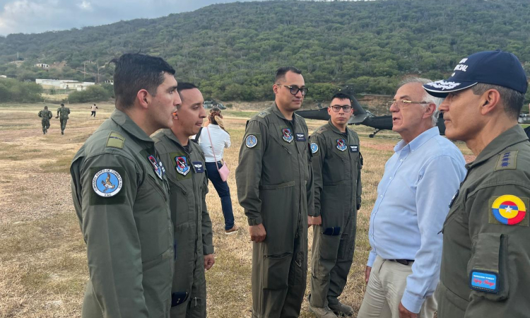 Continúan las operaciones aéreas para proteger a la población del Catatumbo
