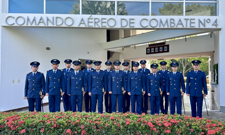 Futuros Oficiales de la Fuerza Aeroespacial Colombiana inician curso básico de helicópteros