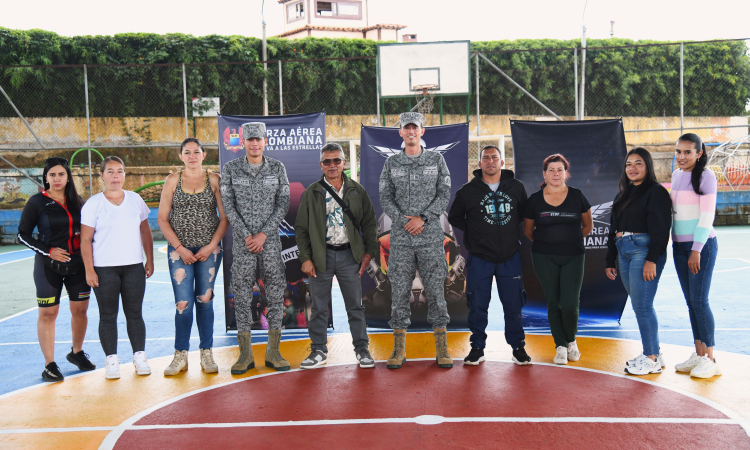 Fuerza Aeroespacial mejora polideportivo a través de campaña “Adopta un Parque”