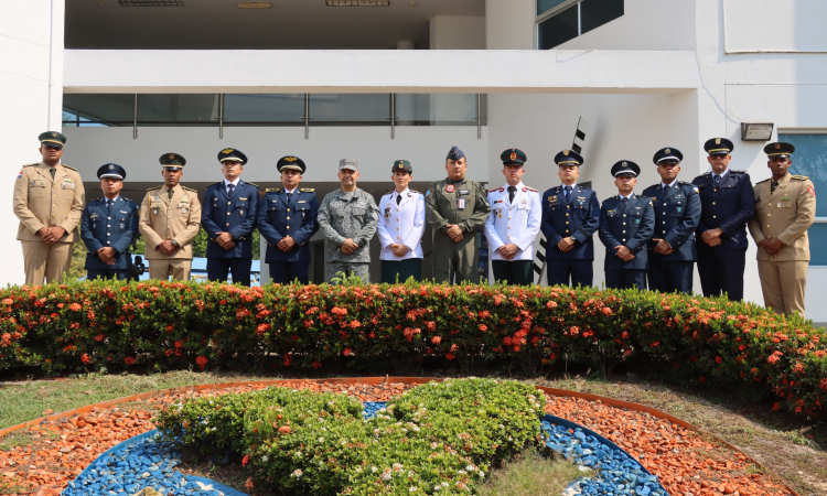 Oficial de Paraguay Inicia Curso de TH 67 fortaleciendo sus habilidades como piloto