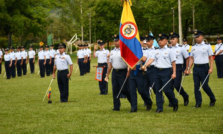 Base Aérea de Melgar recibe la más alta distinción en su aniversario