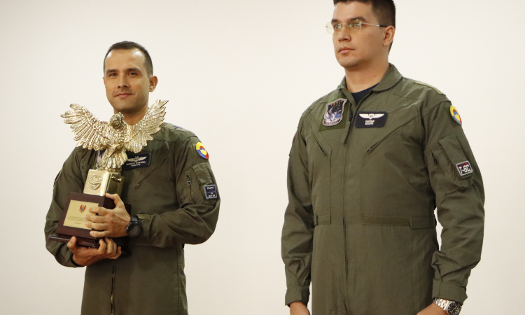 Otorgan Premio de Seguridad Operacional al Comando Aéreo de Combate No. 1