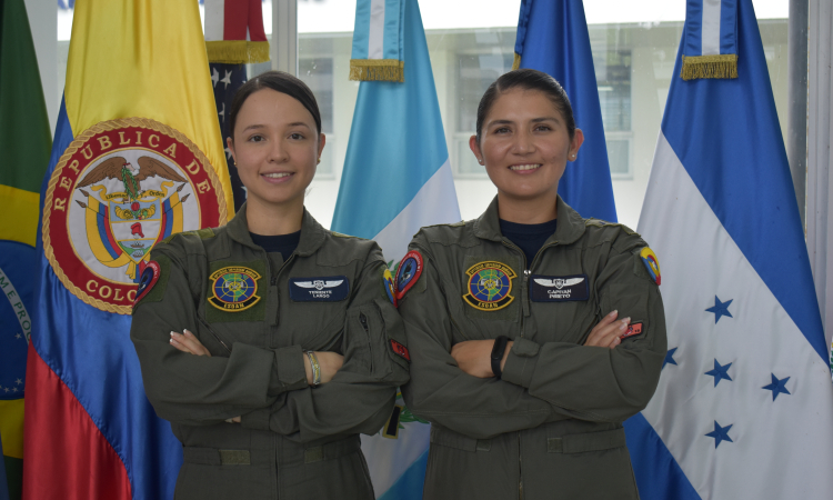 Oficiales colombianas dictan curso especializado a militares de la Fuerza Aérea Hondureña