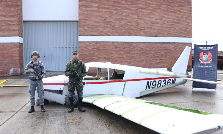 Incautación de dos aeronaves en taller clandestino en Chía, Cundinamarca