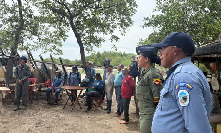 Acercamiento con pescadores en el Caribe, promueve prevención de reclutamiento forzado