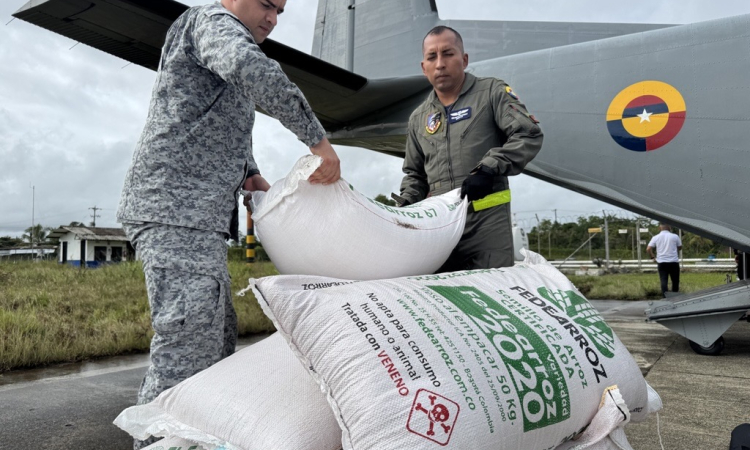 Guapi recibe insumos para fortalecer la agricultura orgánica tras operación aérea 