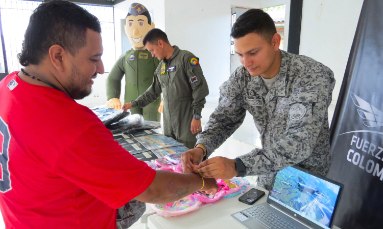 Jornada de acercamiento fortalece lazos con la comunidad del barrio Colombia en Leticia