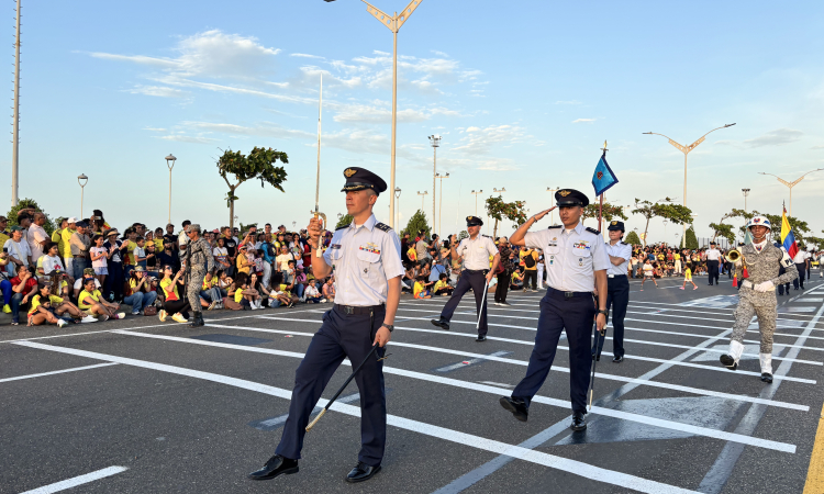 En Barranquilla Fuerzas Militares y Policía Nacional  conmemoran 215 años de independencia