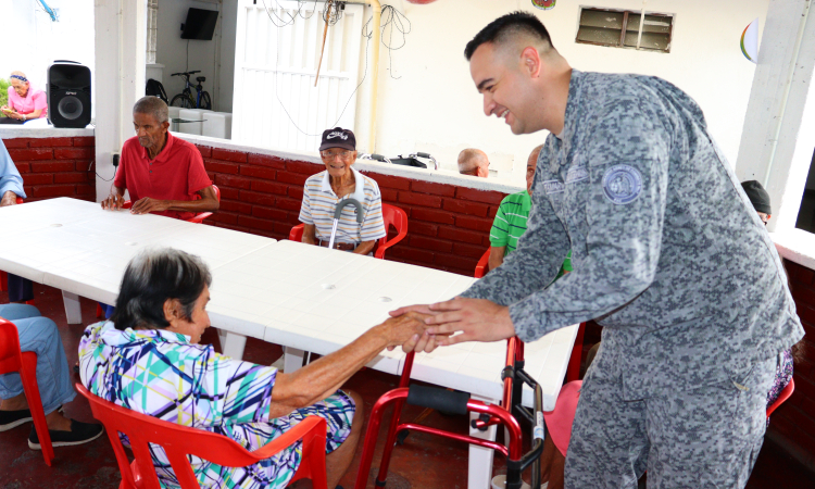 Visita a hogar geriátrico reconfortó el corazón de varios abuelitos cerriteños