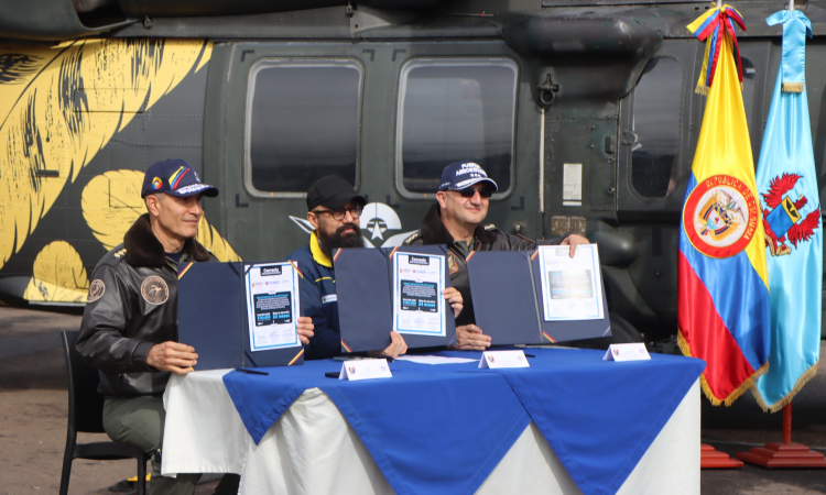 Llega a Colombia el Firehawk, uno de los helicópteros más versátiles del mundo en atención de emergencias