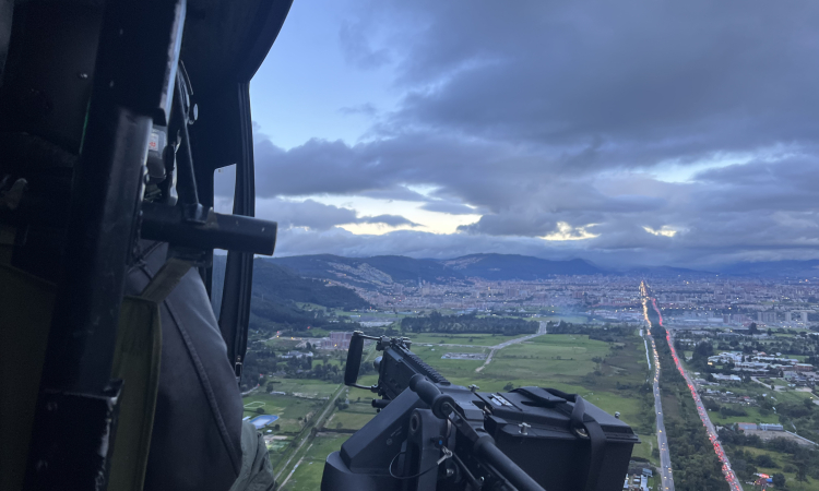 Patrullajes aéreos en vías principales de acceso a la capital