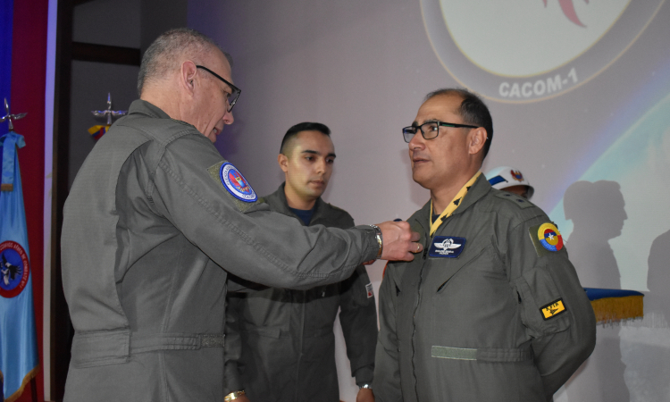 Base Aérea de Puerto Salgar, recibe doble distinción por liderazgo en seguridad