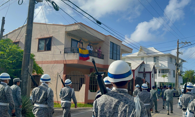 Desfile patriótico en San Andrés celebra la Batalla de Boyacá