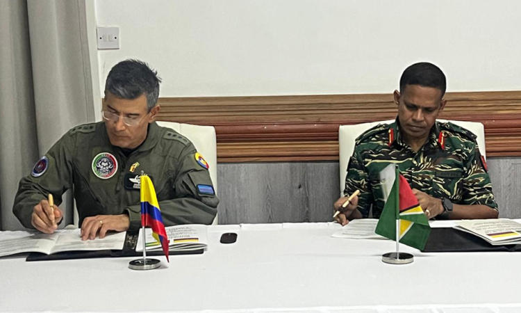 Nueva alianza entre Colombia y Guyana refuerza la seguridad aérea en la región