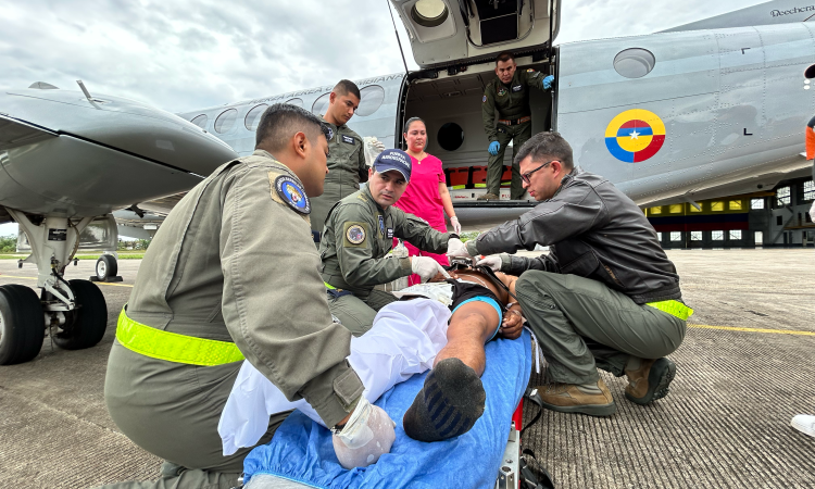 Paciente con grave herida en la pierna fue trasladado exitosamente a Florencia 