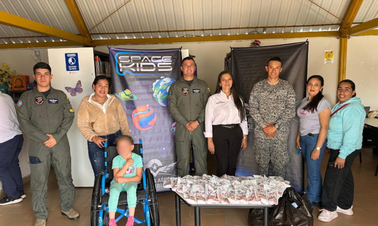 Habitantes de Icononzo reciben beneficios gracias al trabajo de la Fuerza Aeroespacial Colombiana