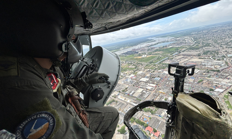 Desde el aire se motiva a ciudadanos para cooperar con la seguridad 