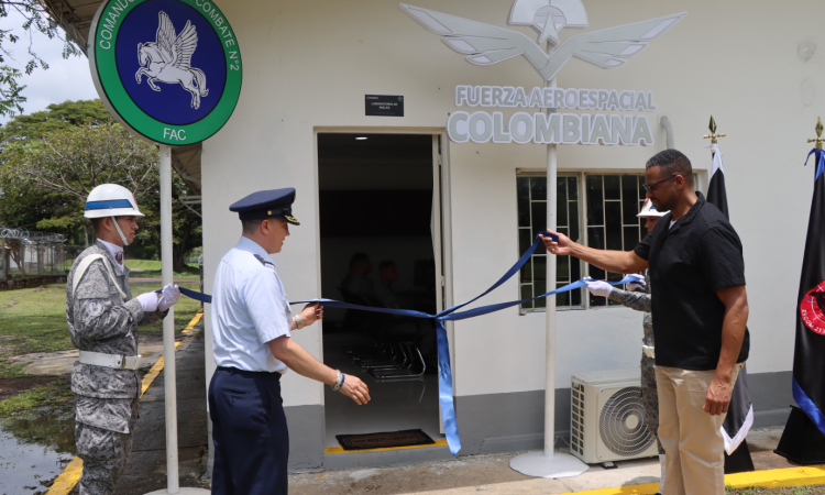 Laboratorio de inglés entregado por Embajada Americana fortalecerá capacidades en este idioma