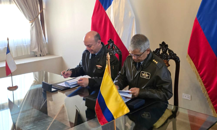 Reunión Bilateral entre Fuerzas Aéreas de Chile y Colombia fortalece cooperación regional