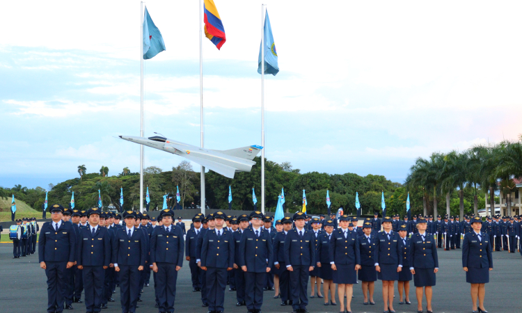 Nuevos Subtenientes al servicio de la Nación como Profesionales Oficiales de Reserva