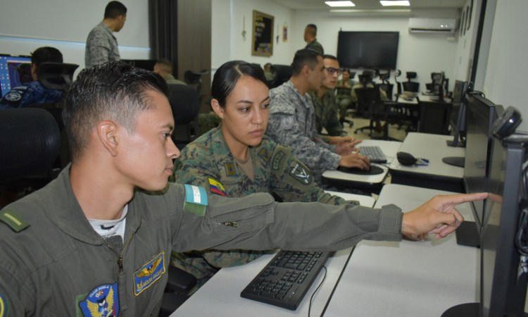 Militares de países aliados culminaron capacitación en Colombia sobre Defensa Aérea Nacional