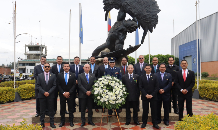 El Comando Aéreo de Mantenimiento rinde homenaje al Día del veterano