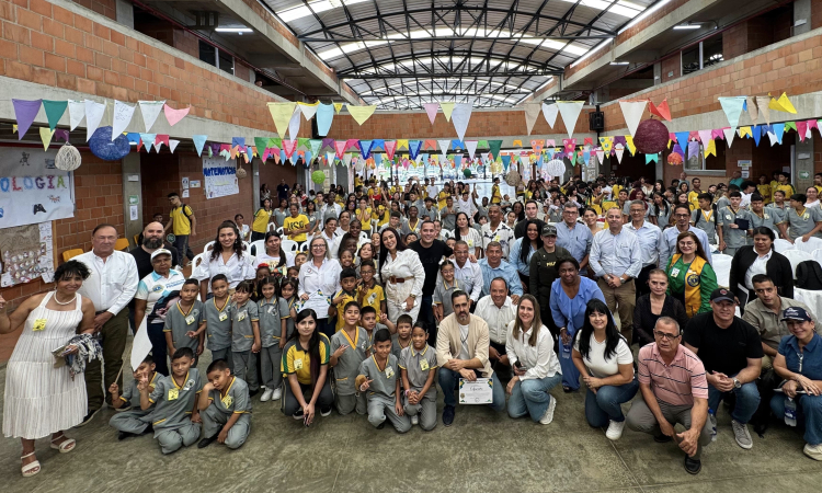 Nueva dotación fortalece la educación en el municipio de Candelaria