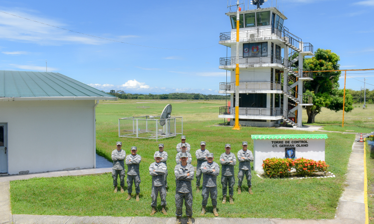 Guardianes del cielo controladores aéreos garantizan la seguridad del espacio aéreo colombiano Guardianes del cielo controladores aéreos garantizan la seguridad del espacio aéreo colombiano