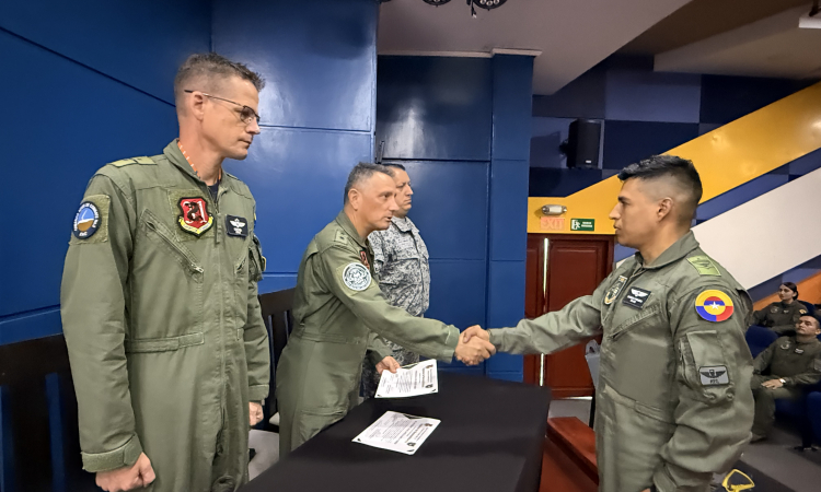 Con gratitud y orgullo se celebró el Día del Controlador Militar de Tránsito Aéreo  Con gratitud y orgullo se celebró el Día del Controlador Militar de Tránsito Aéreo