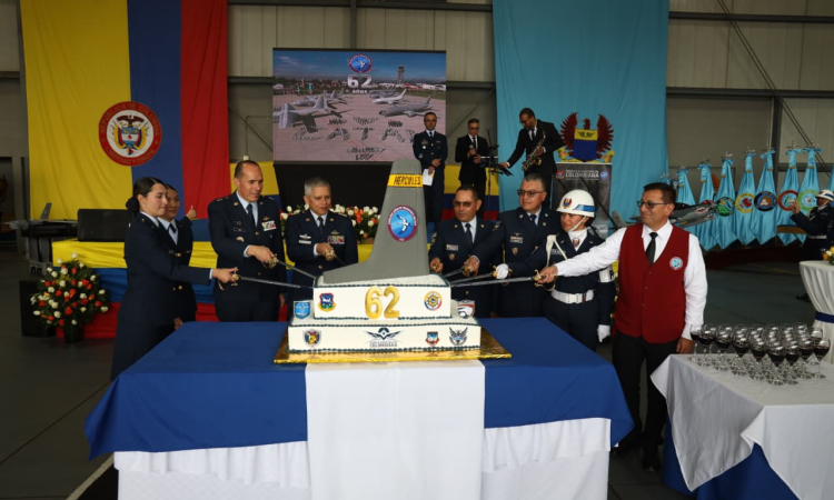 Con una ceremonia militar, el Comando Aéreo de Transporte Militar-CATAM conmemoró 62 años al servicio de la nación, siendo ejemplo de excelencia en el desarrollo de operaciones militares, misiones humanitarias, y participación activa en ejercicios internacionales, fortaleciendo la interoperabilidad de la Fuerza Aeroespacial ante el mundo. 